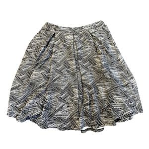 Size L lularoe skirt with pockets.